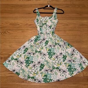 Chic Floral Midi Dress in Green and White